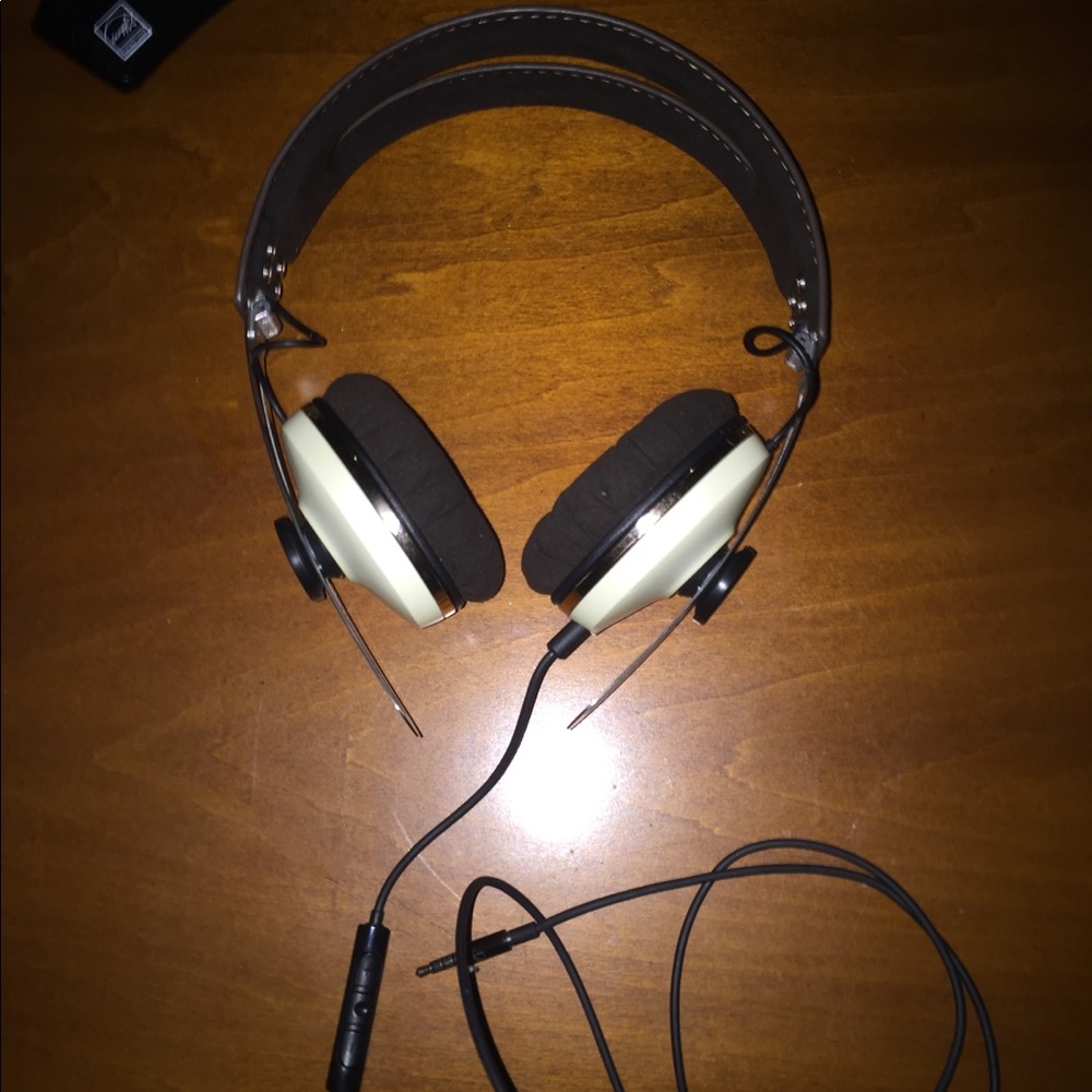 Seinhesser Momentum On-ear headphones.